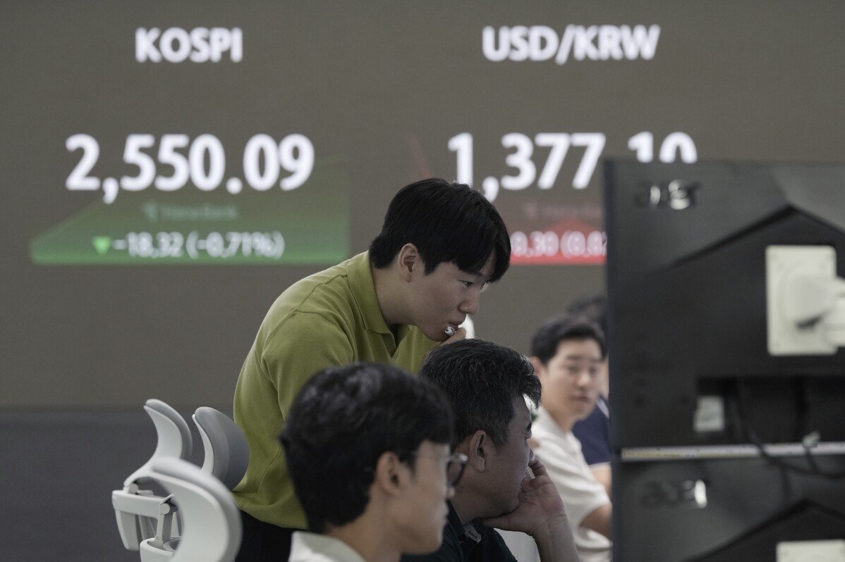 Saham Asia turun selepas penurunan di Wall Street dipimpin oleh penurunan saham teknologi